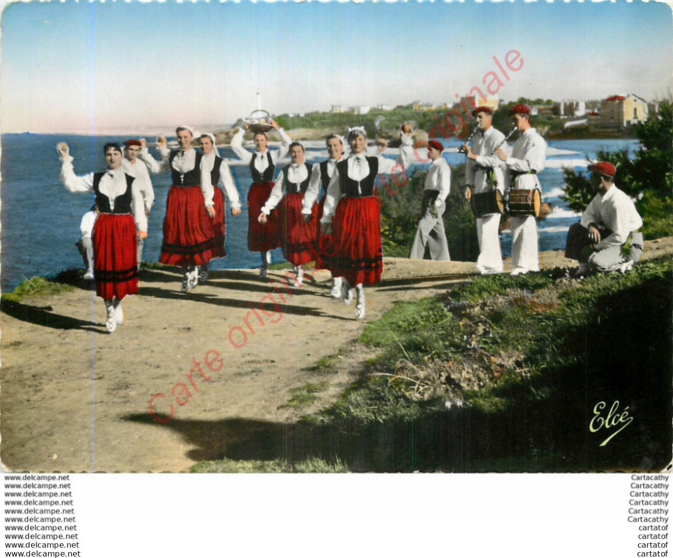 64. Danses Basques . Cie D'Art Populaire Basque . BI-HARRI De BIARRITZ .  Sagar Dantza.  Danse Des POmmes . - Biarritz