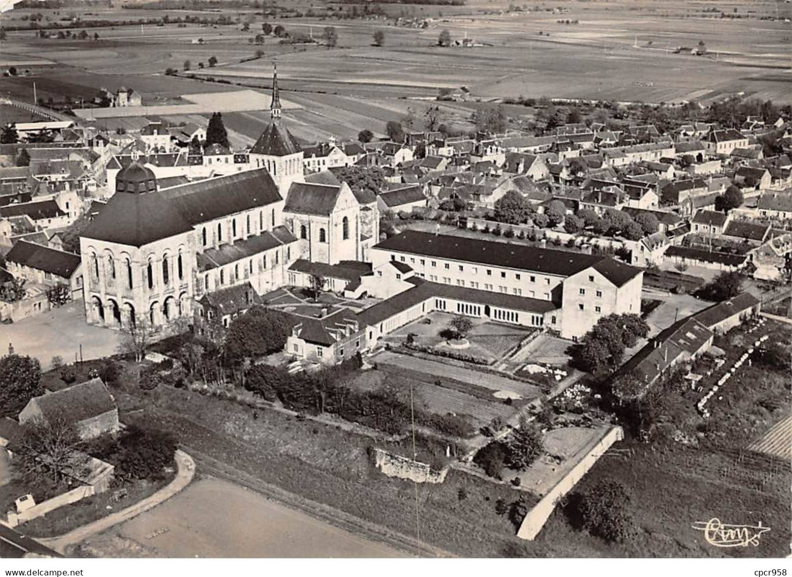 45 - SAN60684 - ST BENOIT SUR LOIRE - La Basilique Et L'Abbaye Vues De L'Ouest - Combier 277-42 A - CPSM 10x15 Cm - Autres & Non Classés