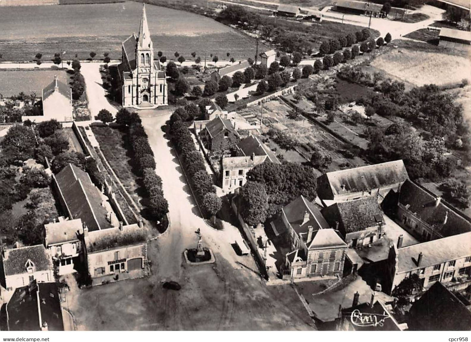 41 - SAN60644 - OUCQUES - Vue Aérienne - Place Du Château - Avenue De L'Eglise - Combier 3 A - CPSM 10x15 Cm - Autres & Non Classés