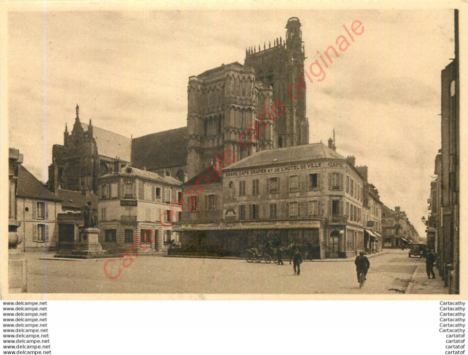 89.  SENS .   Place Drapés . - Sens