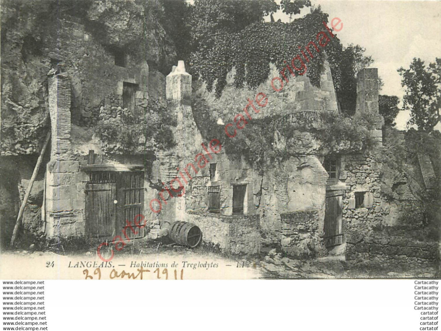 37.  LANGEAIS .  Habitations De Troglodytes . - Langeais