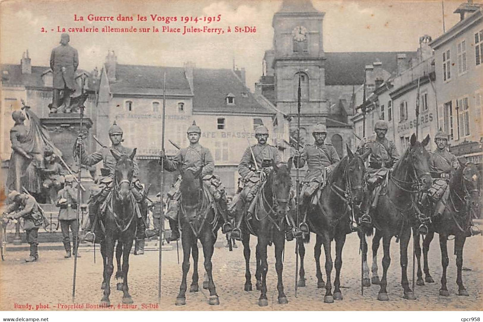 88-AM22610.Saint Dié.La Guerre Des Vosges.N°2.Cavalerie Allemande Sur La Place Jules Ferry - Saint Die