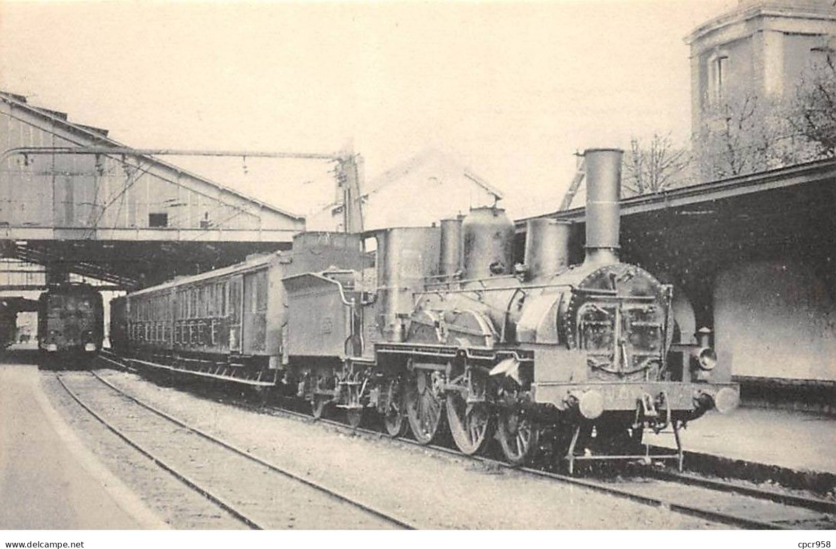 91 - N°86124 - Région Du Sud-Ouest (ex PO) 91 - Le Train Etampes-Bourges En Gare D'ETAMPES - Etampes