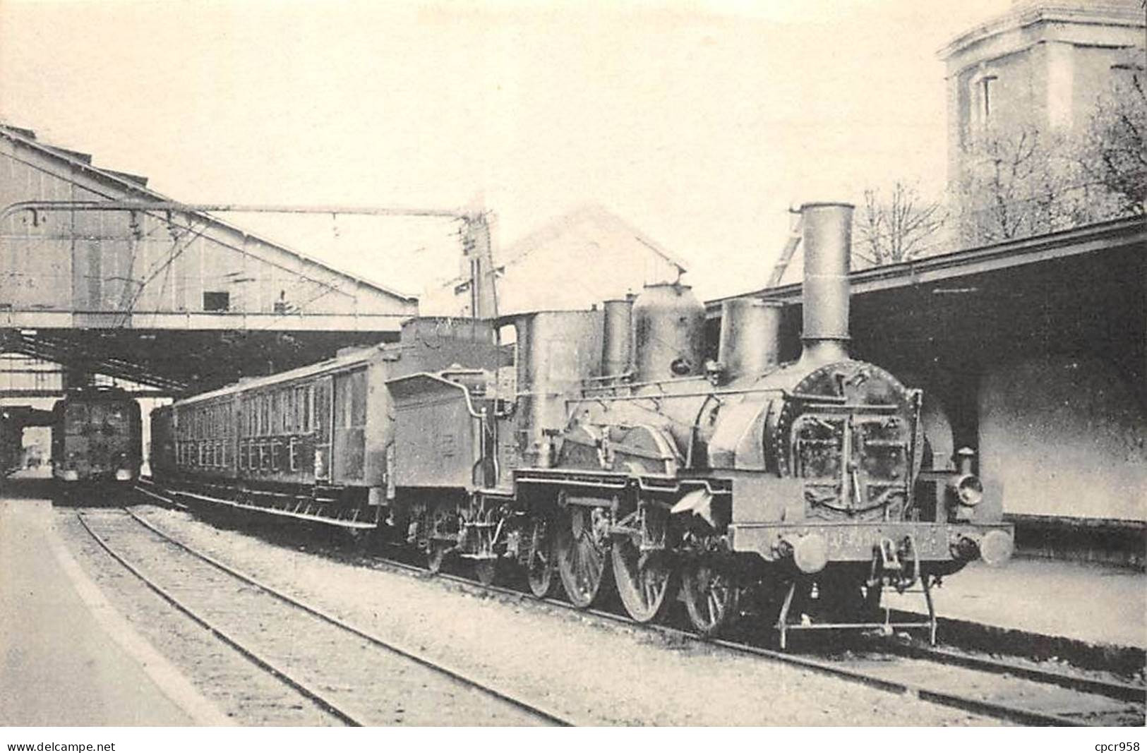 91 - N°86122 - Région Du Sud-Ouest (ex PO) 91 - Le Train Etampes-Bourges En Gare D'ETAMPES - Etampes