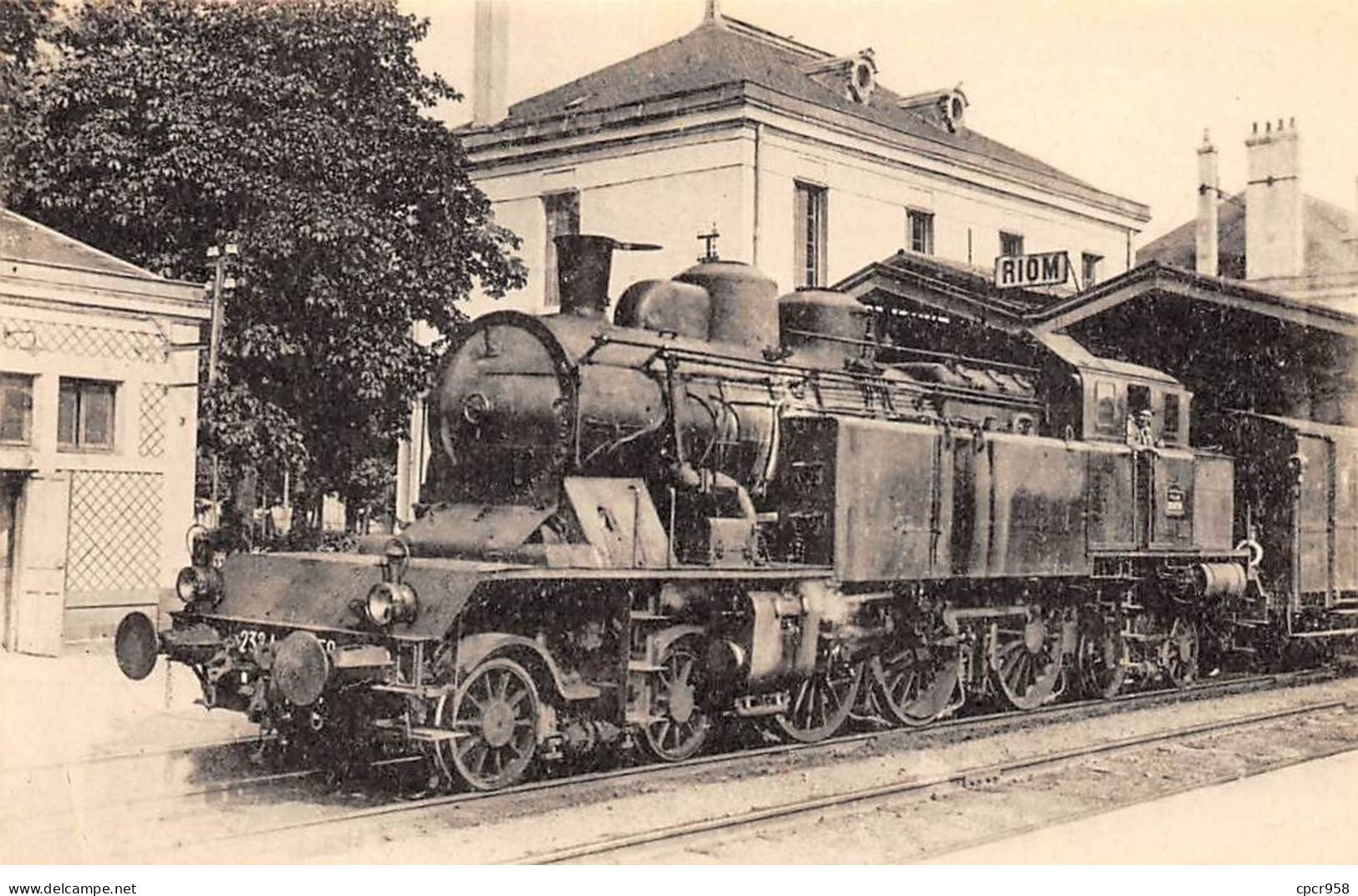 63 - N°86099 - Locomotives Du Sud-Est (ex PLM) 597 - Machine 232 AT 18 - Train En Gare De RIOM - Riom