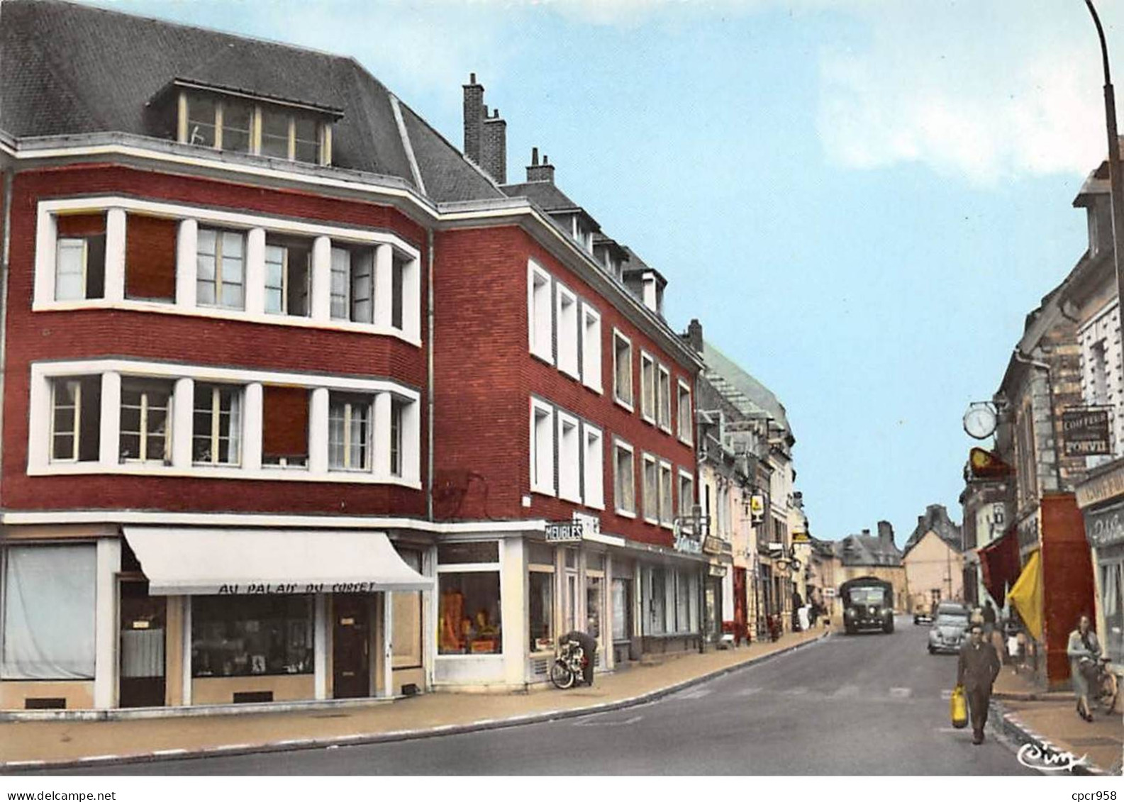 80 - SAN61242 - DOULLENS - Rue Du Tribunal - Combier 956 - CPSM 10x15 Cm - Doullens