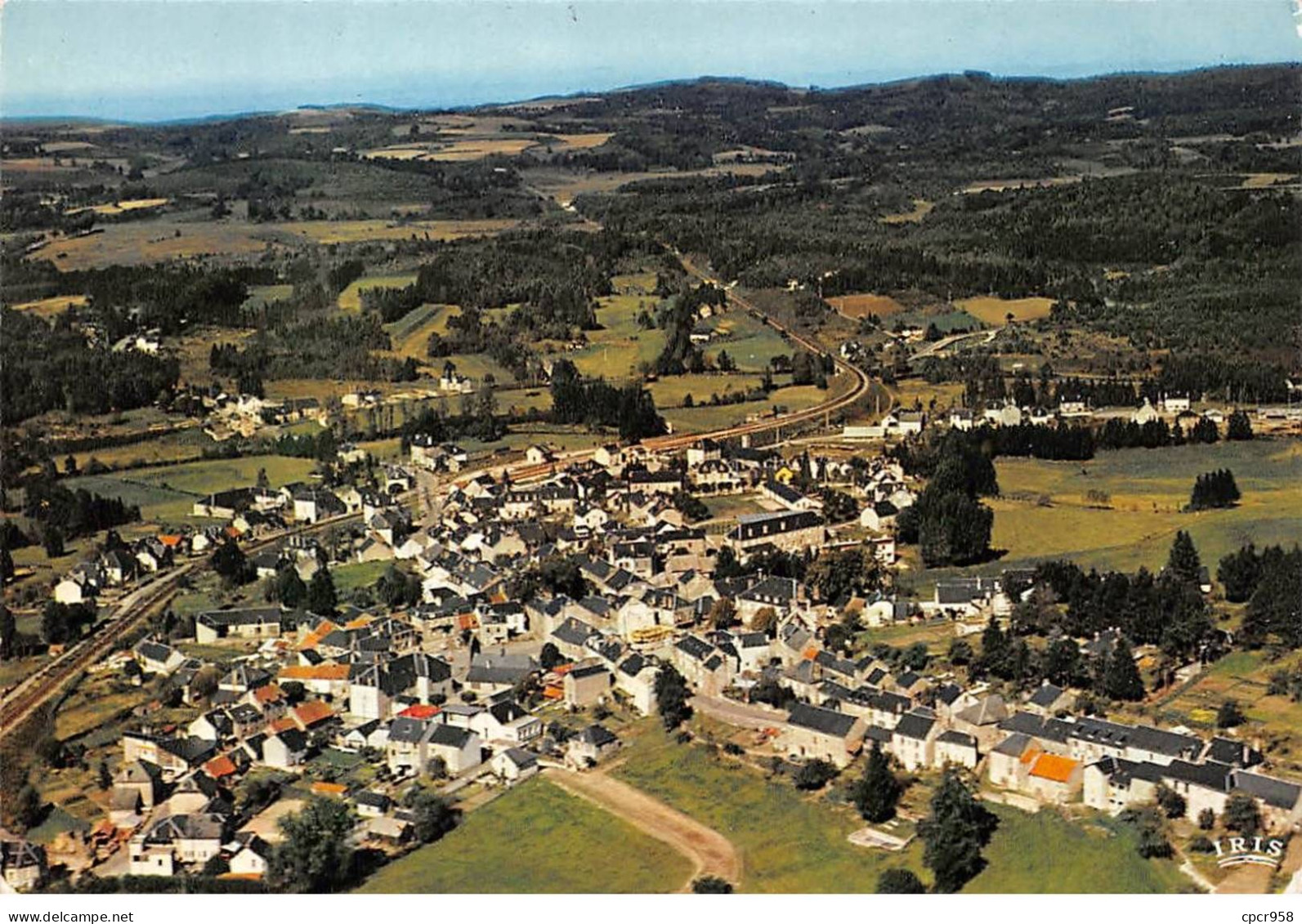 19 - SAN61484 - BUGEAT - Vue Générale Aérienne - Editions Modernes - CPSM 10x15 Cm - Autres & Non Classés