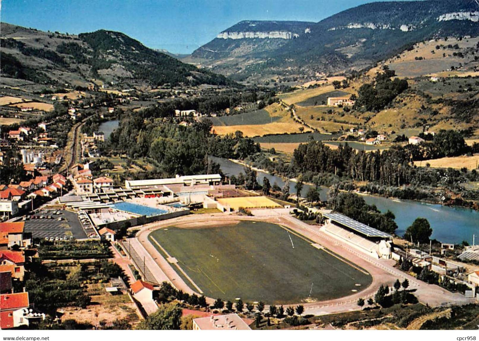 12 - SAN61422 - MILLAU - Vue Aérienne - La Stade Municipal Et La Piscine Olympique - Combier - CPSM 10x15 Cm - Millau