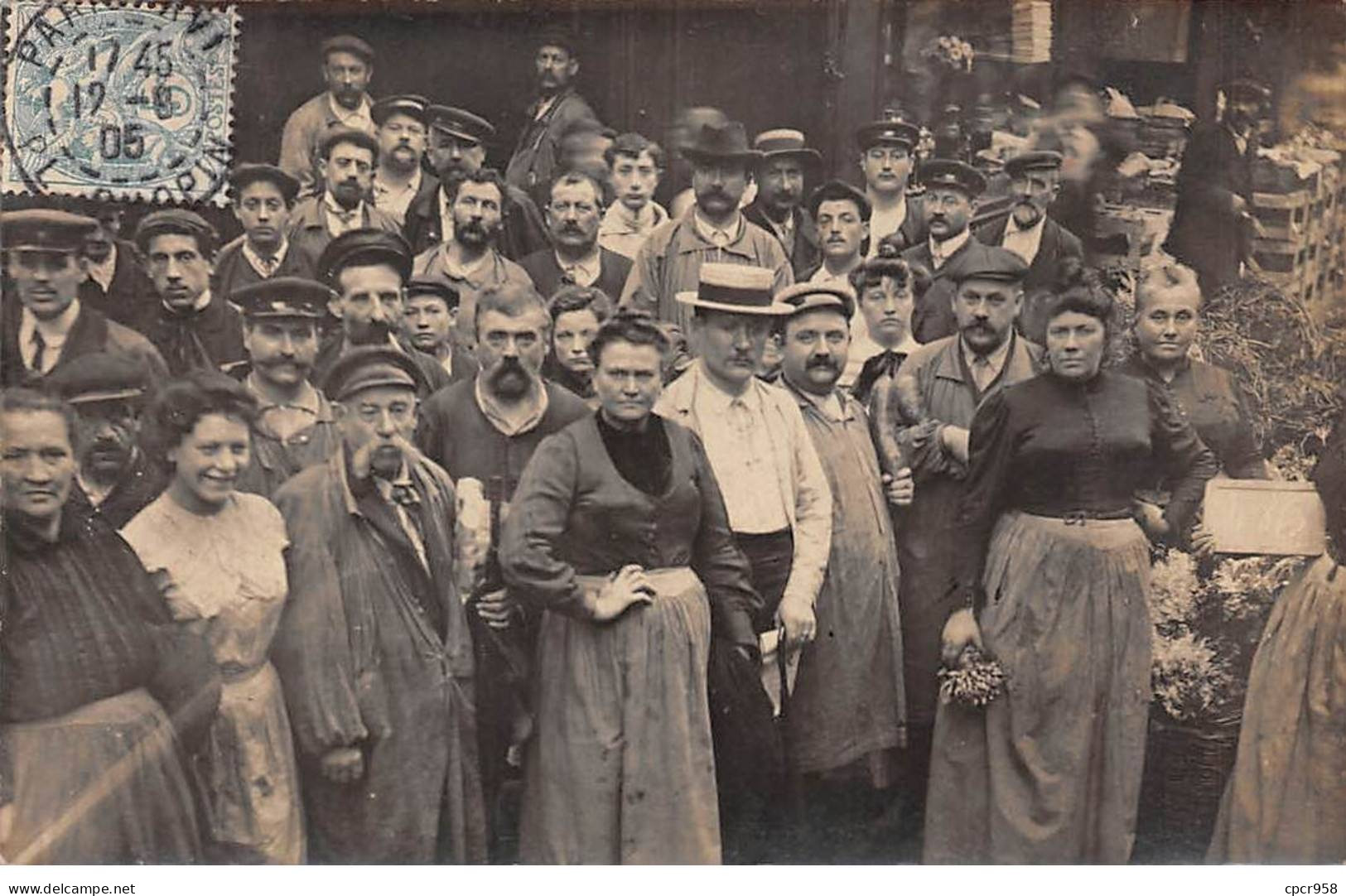 75001 - N°87130 - PARIS - Les Halles - Carte Photo - Paris (01)