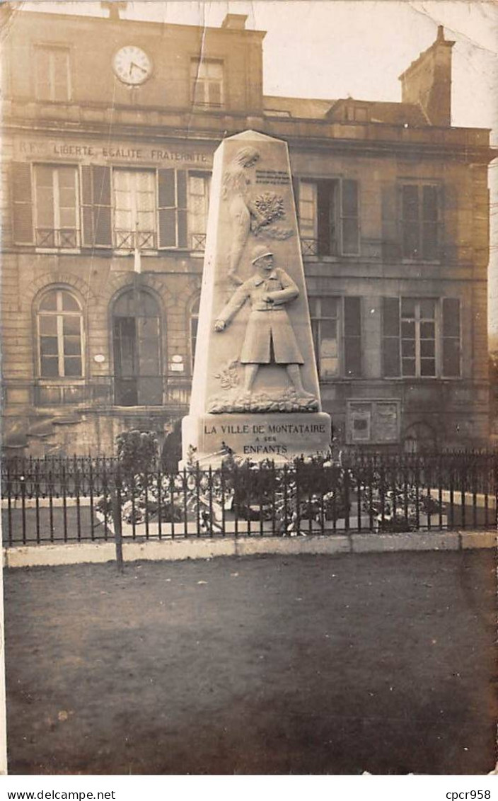 60 - N°87063 - MONTATAIRE - Monuments Aux Morts, Devant La Mairie - Carte Photo - Montataire