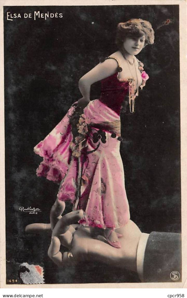 Fantaisie - N°86869 - Surréalisme - Elsa De Mendès Dans La Main D'un Homme - Reutlinger - Women