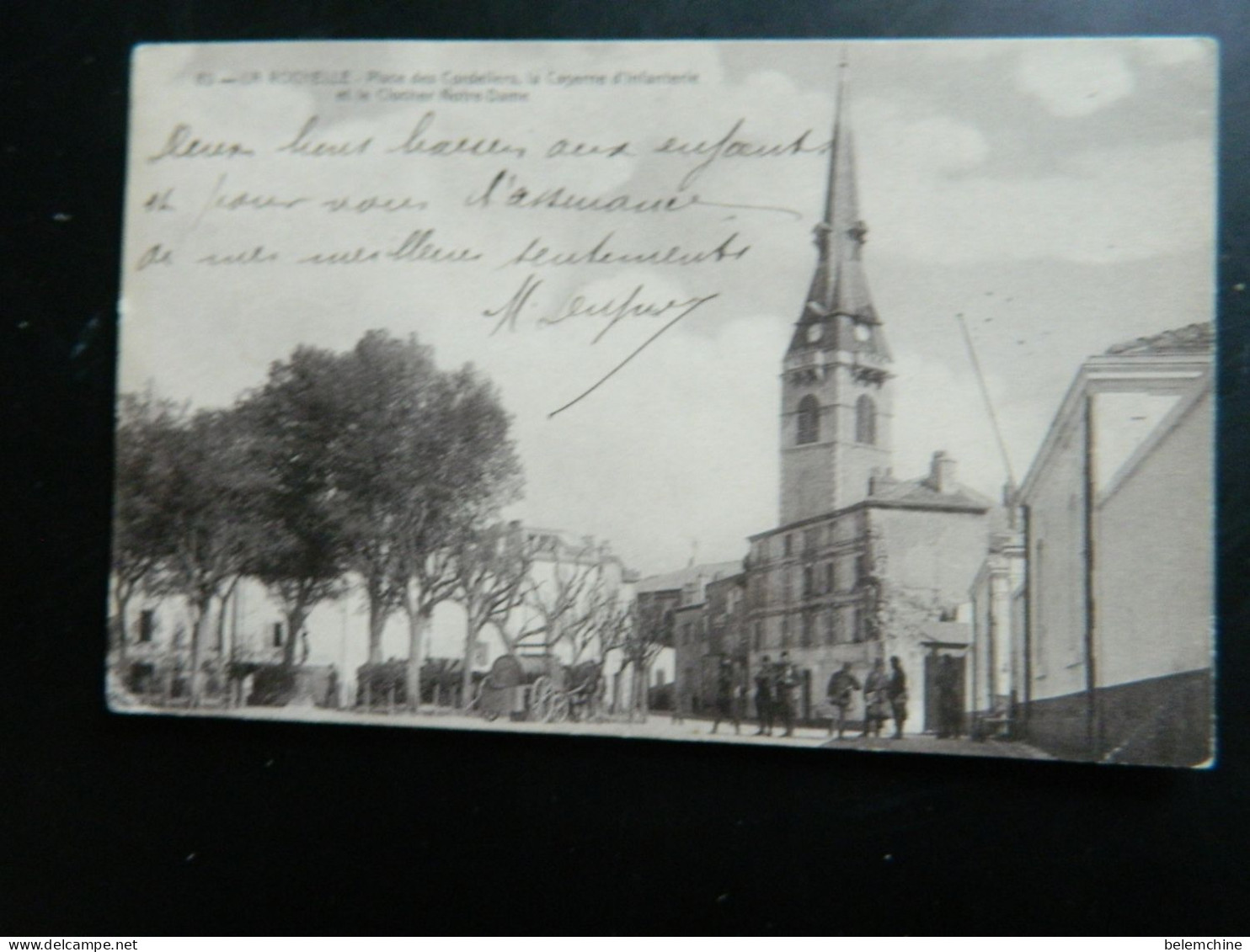 LA ROCHELLE                     PLACE DES CORDELIERS   LA CASERNE D'INFANTERIE ET LE CLOCHER NOTRE DAME - La Rochelle