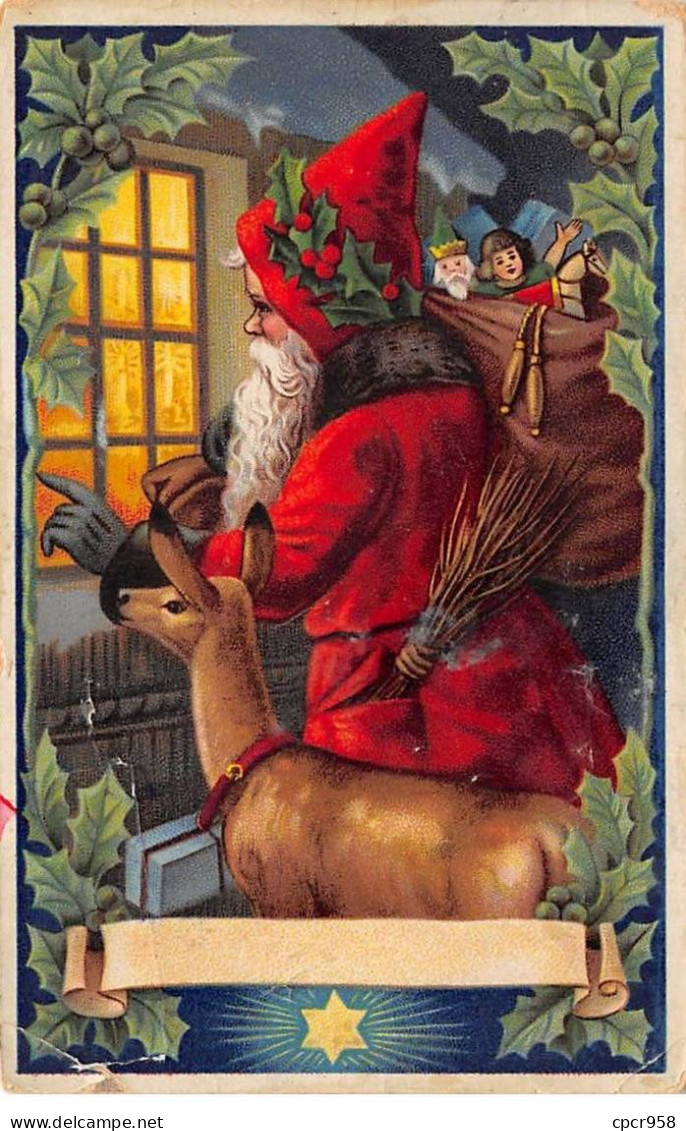 Noël - N°86619 - Père Noël Portant Un Sac Rempli De Jouets, Près D'une Biche Regardant Par Une Fenêtre - Santa Claus