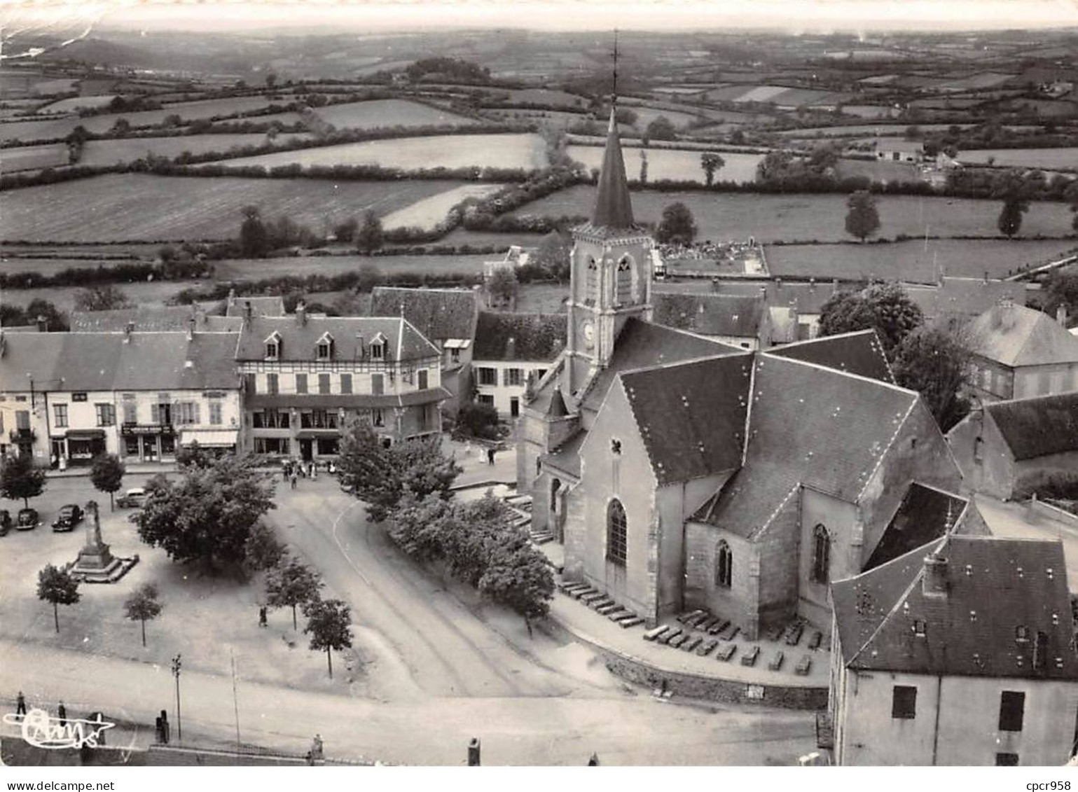 89 - SAN61346 - QUARRE LES TOMBES - Vue Aérienne Sur L'Eglise - Combier 300-9 A - CPSM 10x15 Cm - Quarre Les Tombes