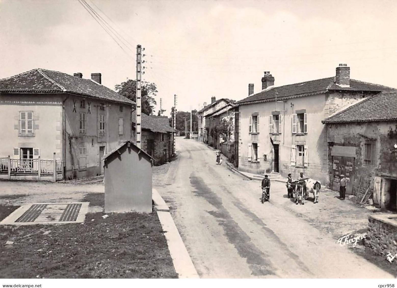 87 - SAN61299 - CHAPTELAT - Vue Sur Le Bourg - Theojac - CPSM 10x15 Cm - Other & Unclassified