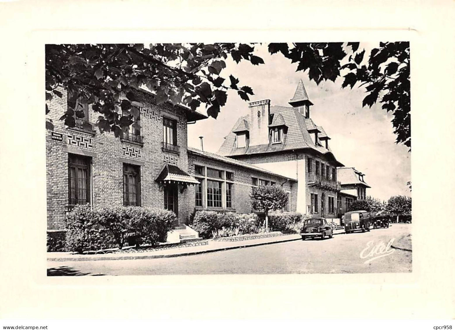 78 - SAN62165 - LES CLAYES SOUS BOIS - La Mairie Et Les Ecoles - Editions De Luxe - CPSM 10x15 Cm - Les Clayes Sous Bois