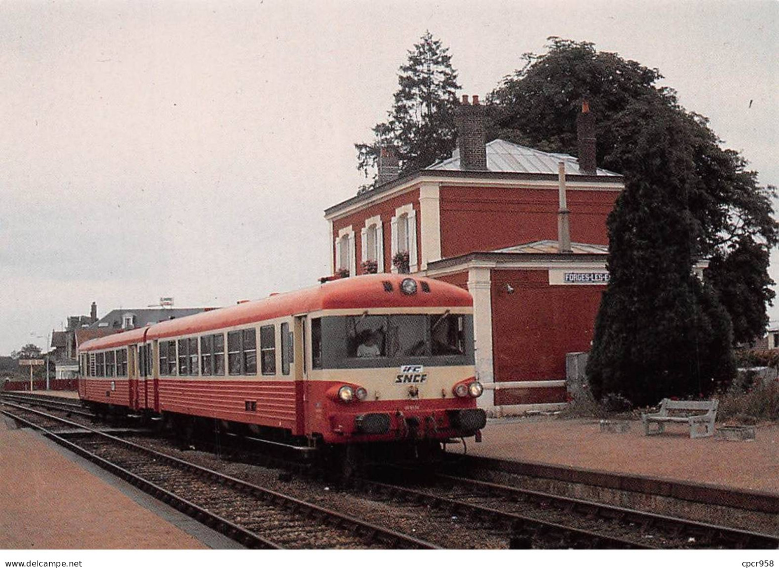 76 - SAN62100 - FORGES LES EAUX - A 35 - Autorail De Type X 4500 SNCF Sur La Ligne Gisors à Dieppe - CPSM 10x15 Cm - Arques-la-Bataille