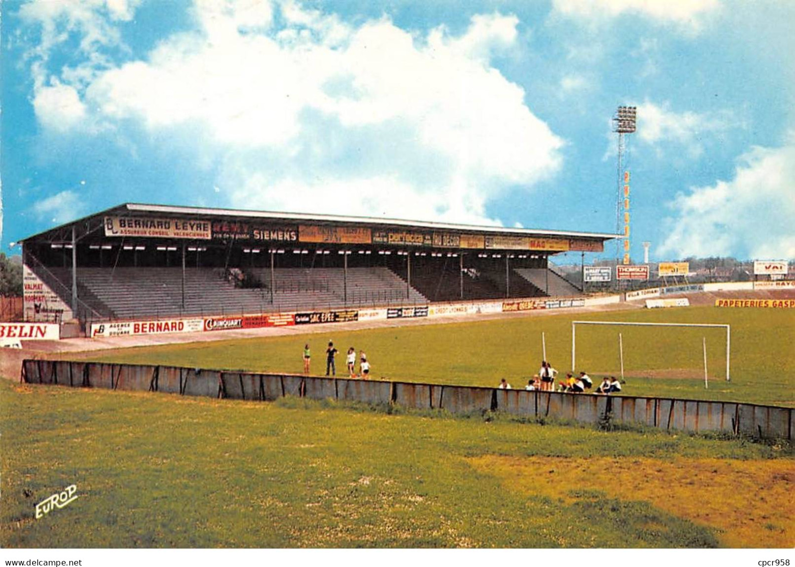 59 - SAN61861 - VALENCIENNES - Le Stade Nungesser - Edition Europ - CPSM 10x15 Cm - Valenciennes