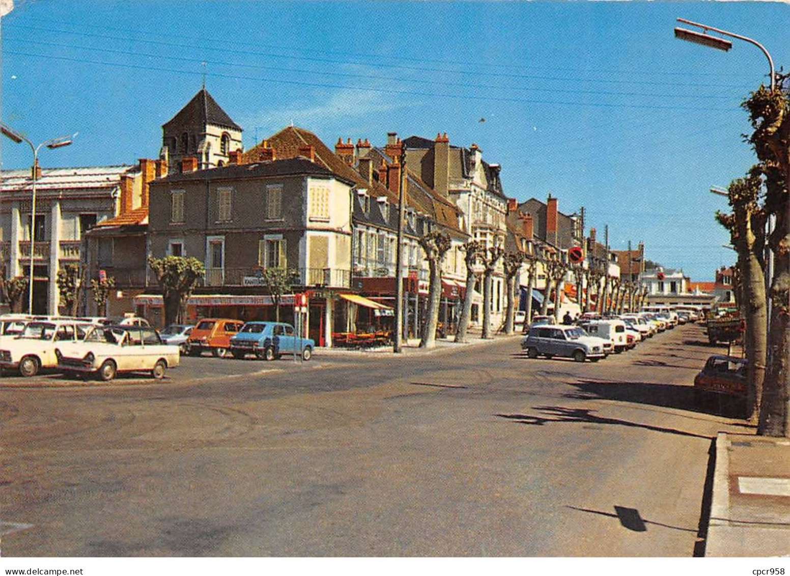 58 - SAN61787 - COSNE SUR LOIRE - Boulevard De La République - Editions Nivernaises - CPSM 10x15 Cm - Cosne Cours Sur Loire