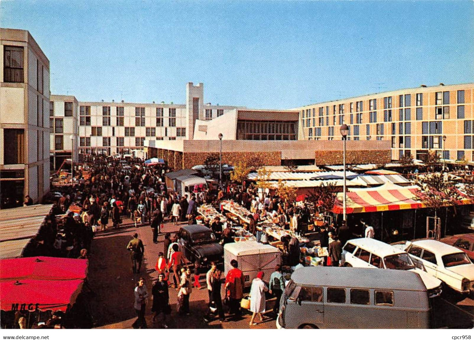 95 - SAN62512 - PERSAN - Le Marché - Mage - CPSM 10x15 Cm - Persan