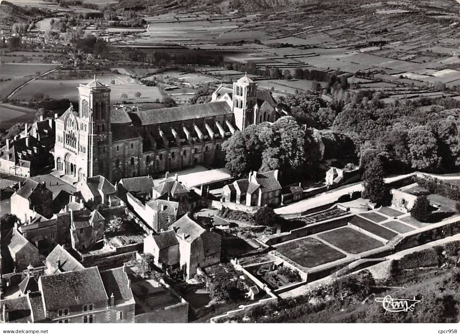 89 - SAN62321 - VEZELAY - La Basilique Et Les Jardins - Combier - CPSM 10x15 Cm - Vezelay