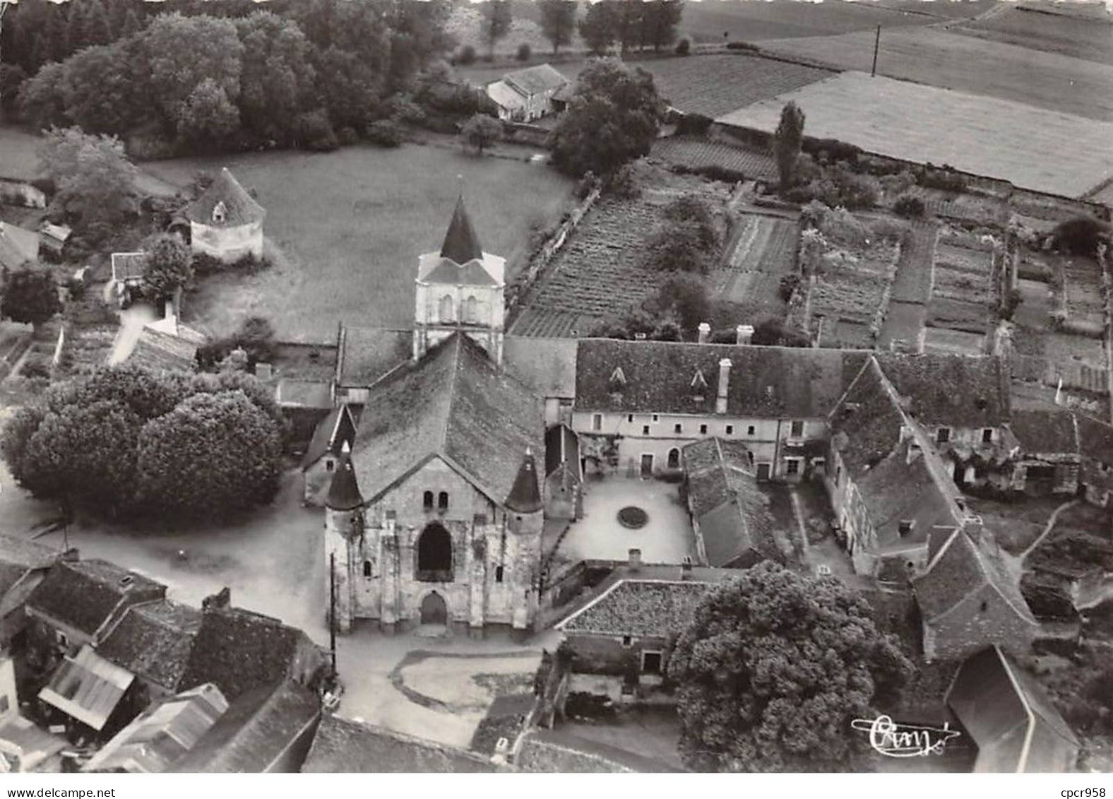 86 - SAN62261 - LENCLOITRE - Vue Aérienne - L'Eglise Notre Dame Et L'Ancienne Abbaye - Combier - CPSM 10x15 Cm - Lencloitre