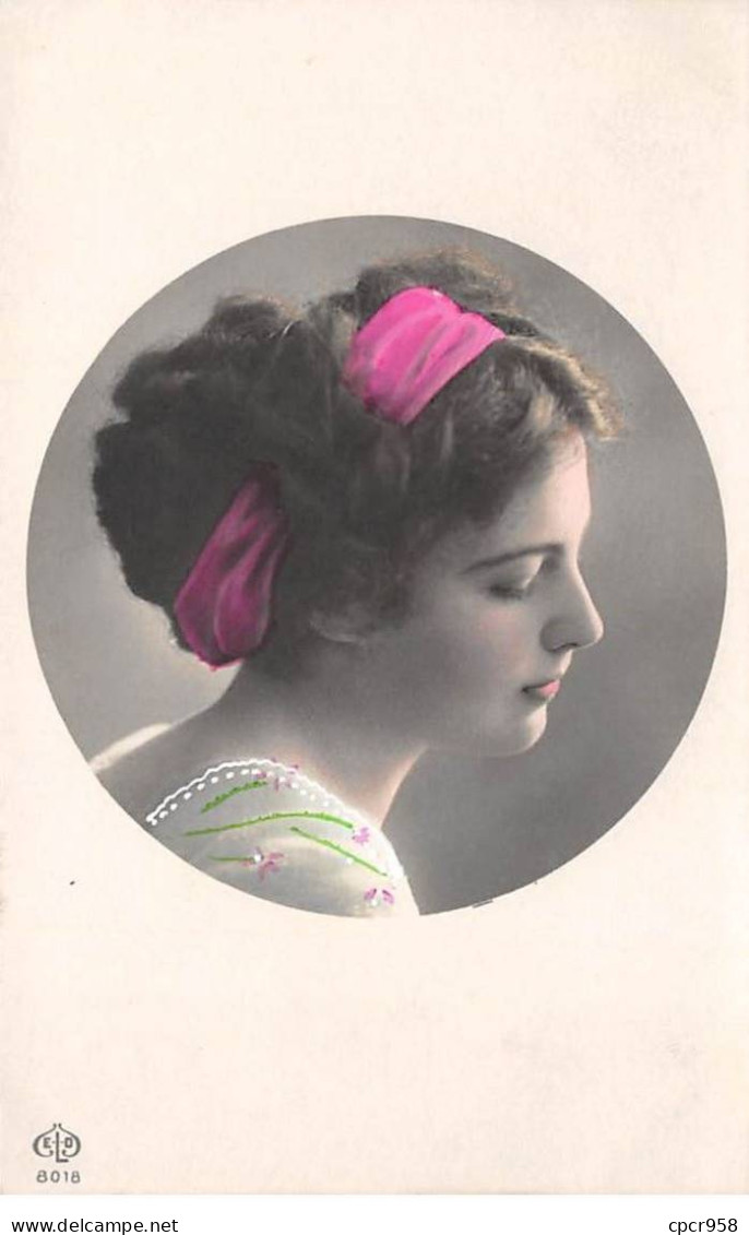 Fillette - N°87435 - Genre Grete Reinwald Avec Un Ruban Rose Dans Un Médaillon - ELD - Abbildungen