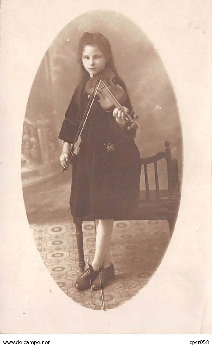 Spectacle - N°87930 - Musique - Jeune Fille Jouant Du Violon - Carte Photo - Music And Musicians