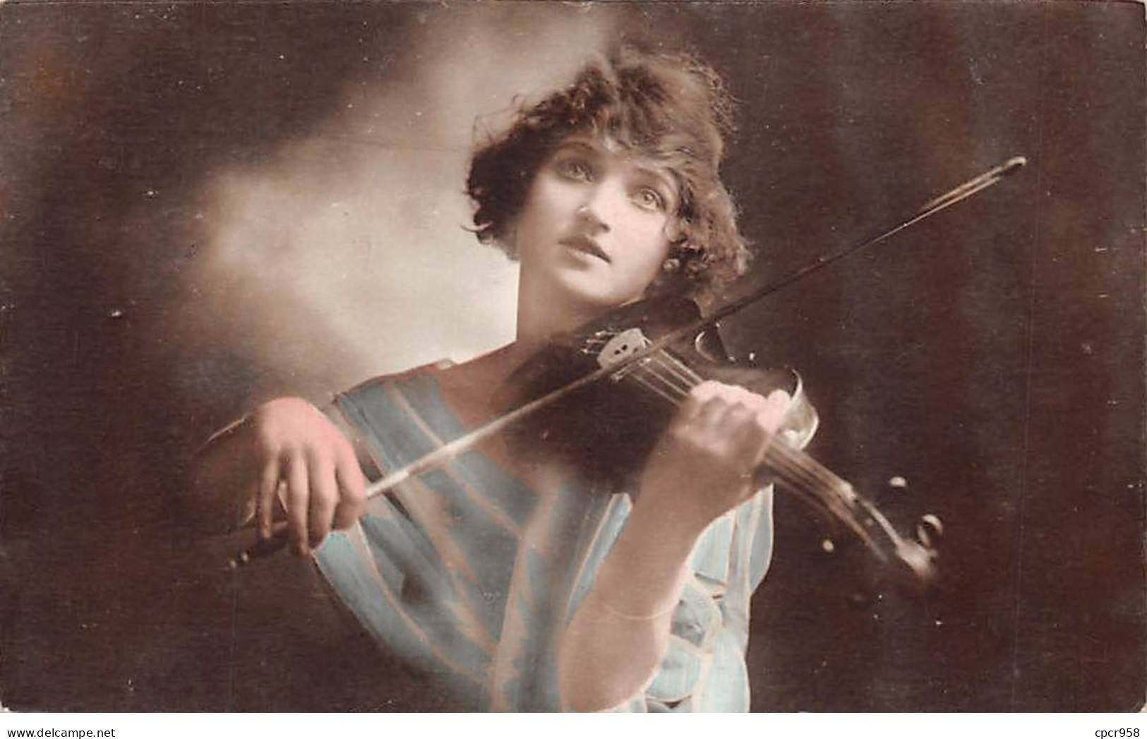 Spectacle - N°87929 - Musique - Femme Jouant Du Violon - Carte Photo - Muziek En Musicus