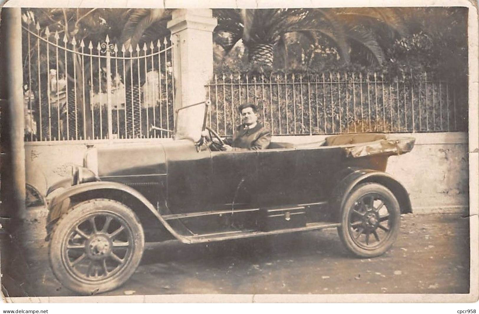 Automobile - N°87938 - Homme Dans Une Voiture - Carte Photo, Vendue En L'état - PKW