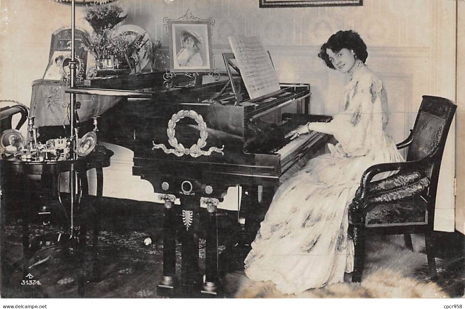 Spectacle - N°87926 - Musique - Femme Au Piano - Carte Photo - Music And Musicians