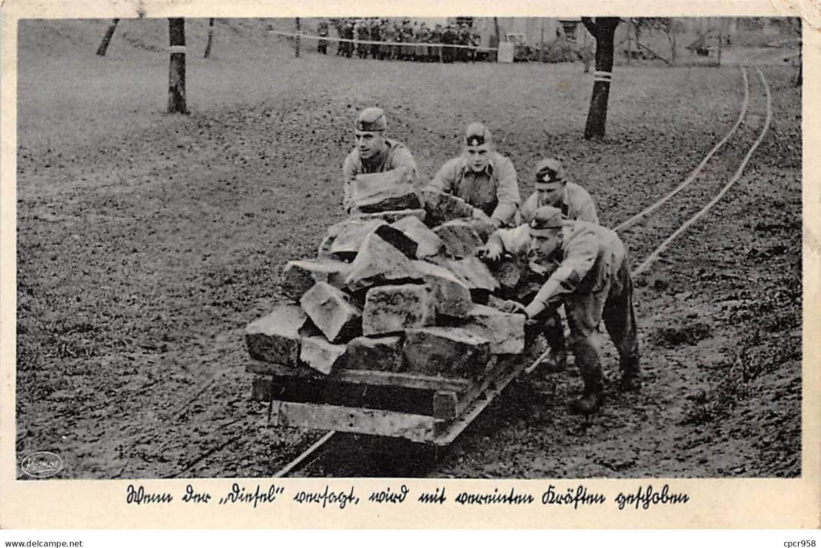 Militaire - N°86442 - Militaires Allemands Poussant Un Wagon Chargé De Pierre - Carte Photo - Sonstige & Ohne Zuordnung