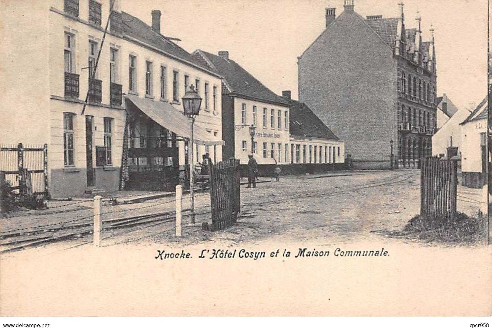 BELGIQUE - SAN64335 - Knocke - L'Hôtel Casyn Et La Maison Communale - Knokke