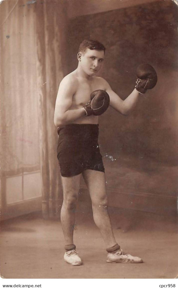 Sports - N°87988 - Boxe - Homme Portant Des Gants De Boxe - Carte Photo - Boxing