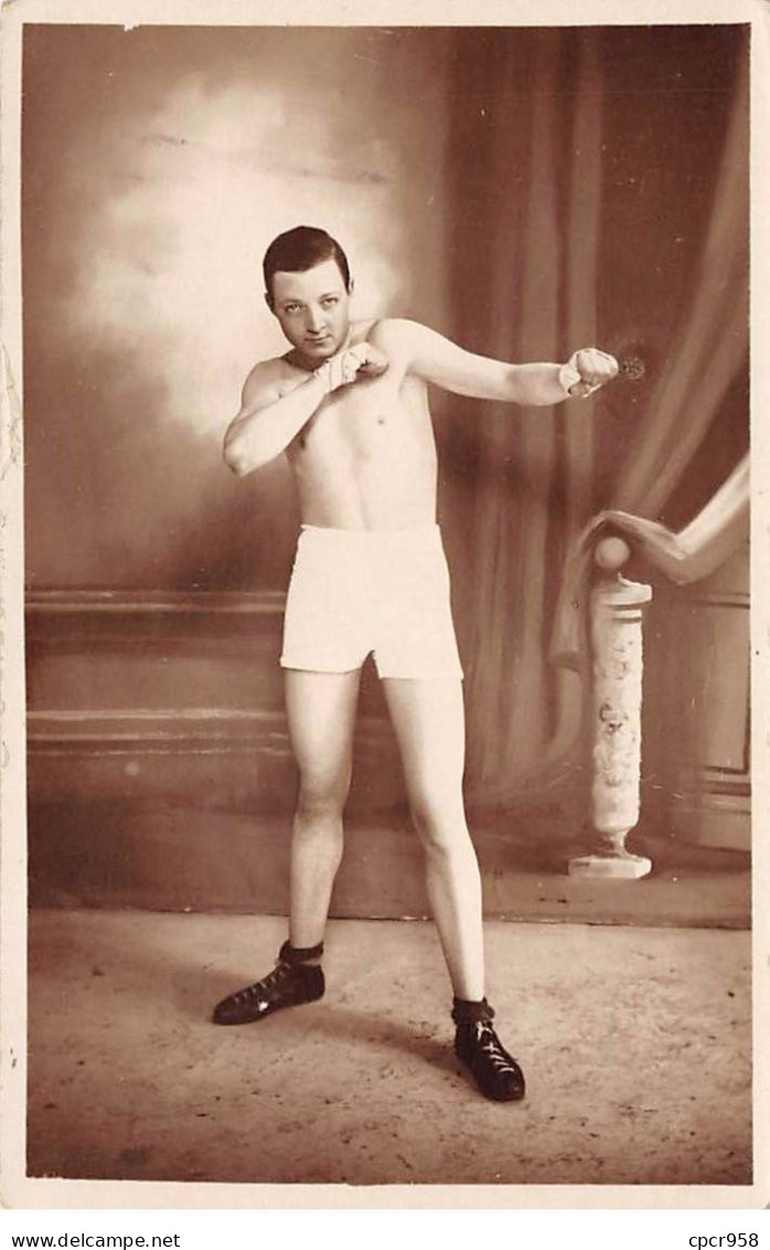 Sports - N°87987 - Boxe - Homme Posant Près à Boxer - Carte Photo - Pugilato