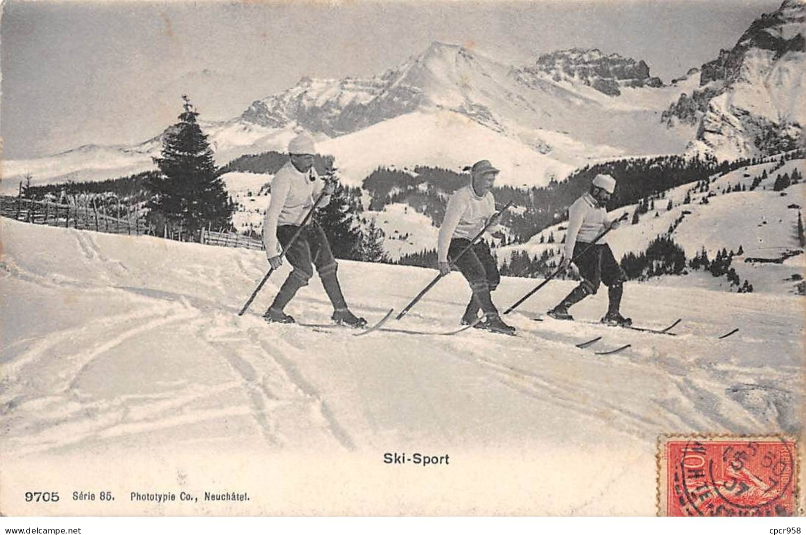 Sports - N°87975 - Sport D'hiver - Hommes Sur Des Skis - Sports D'hiver