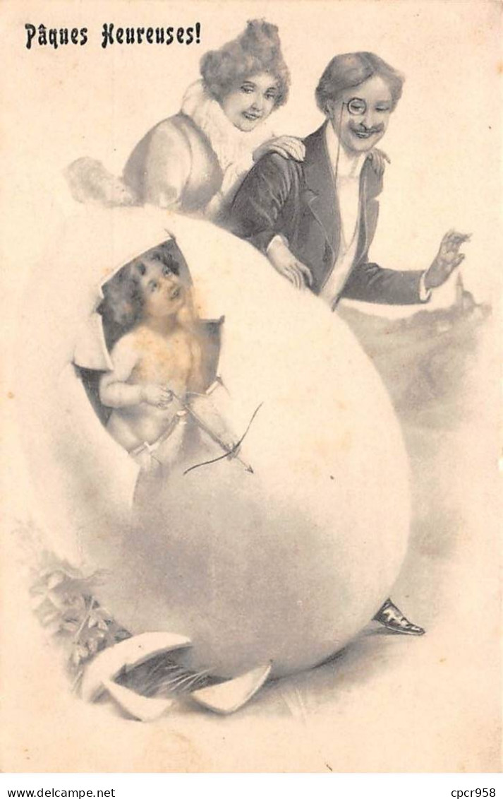 Pâques - N°87450 - Pâques Heureuses - Couple Près D'un Oeuf Où Se Trouve Un Cupidon - Pâques