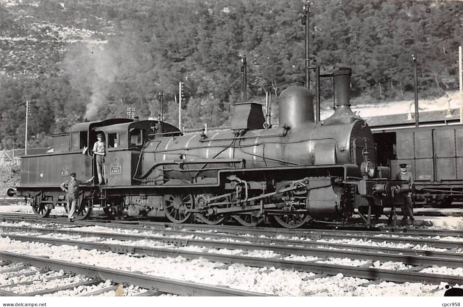 Chemin De Fer - N°87962 - Train, Hommes Près D'une Locomotive - Carte Photo à Identifier - Treinen