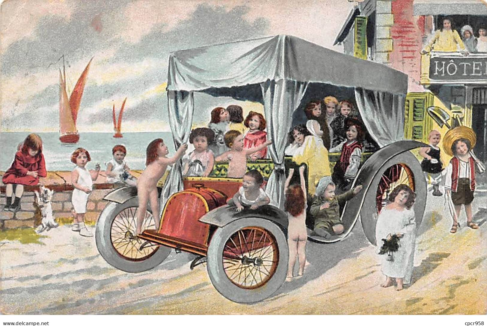 Automobile - N°89130 - Bébés Et Enfants Autour D'une Voiture Au Bord D'une Plage - Passenger Cars