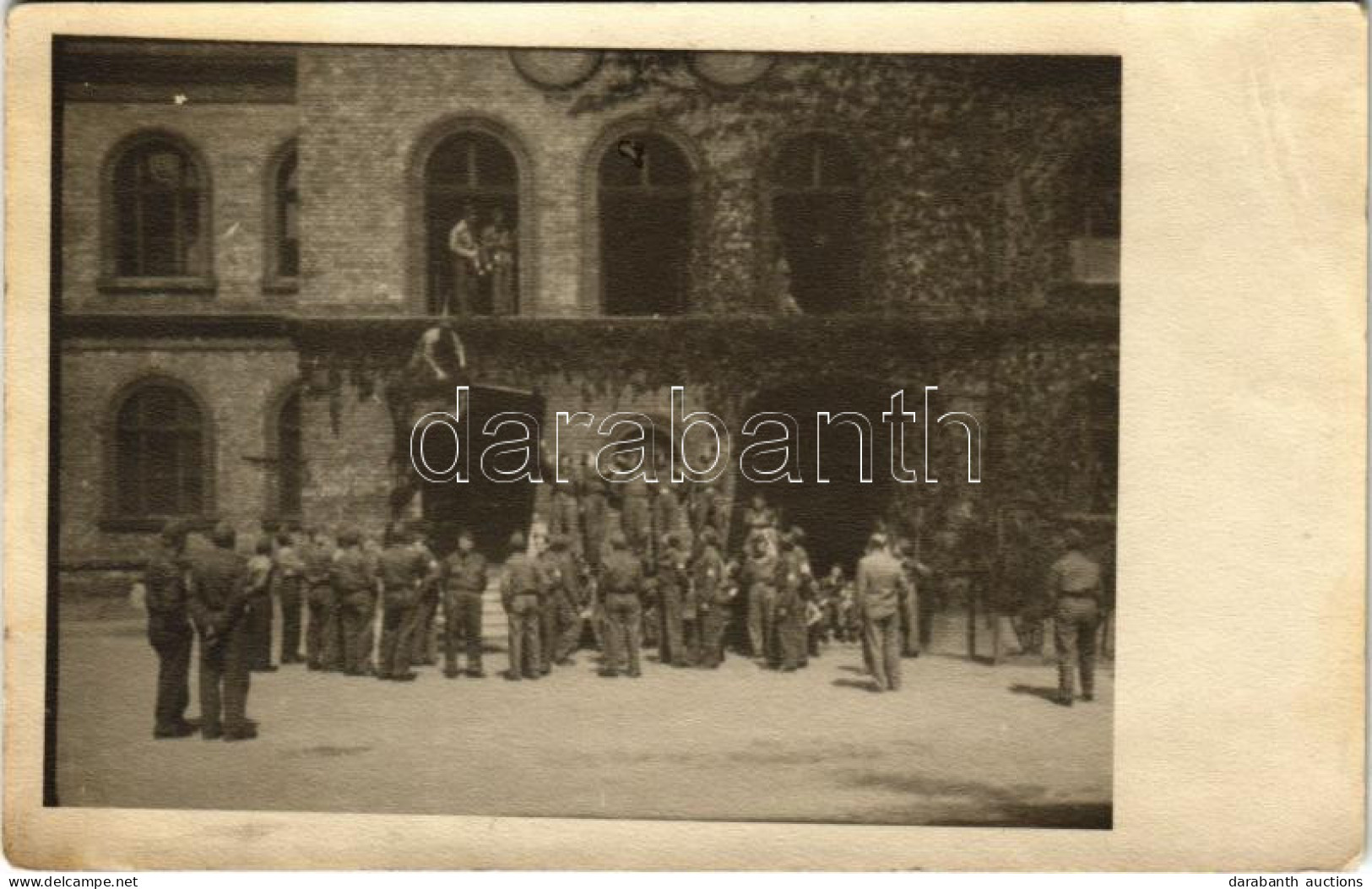 ** T2/T3 Katonák A Laktanyában / Military Barracks, Group Of Soldiers. Photo (EK) - Non Classés