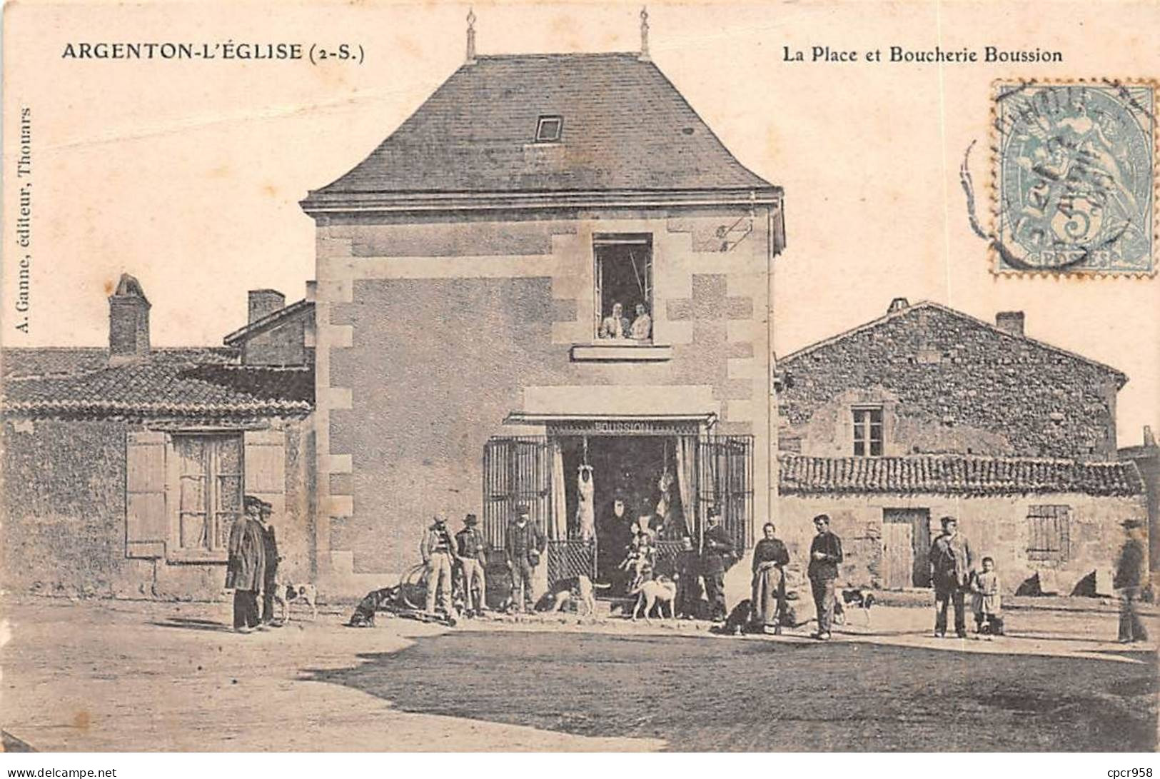 79 - ARGENTON L EGLISE - SAN67487 - La Place Et Boucherie Boussion - Vieux Métier - Pli - Argenton Chateau