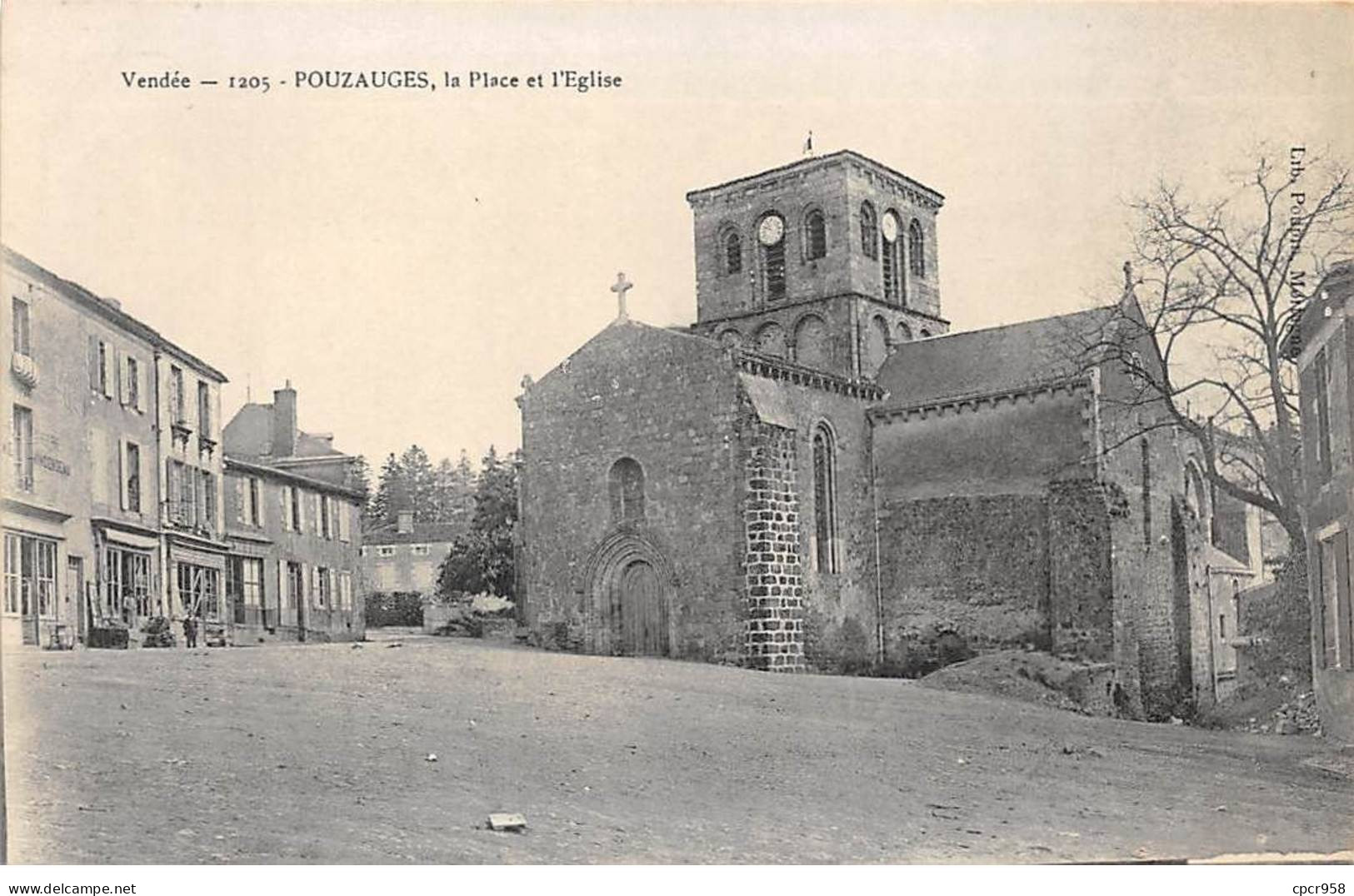 85 - POUZAUGES - SAN67612 - La Place Et L'Eglise - Pouzauges