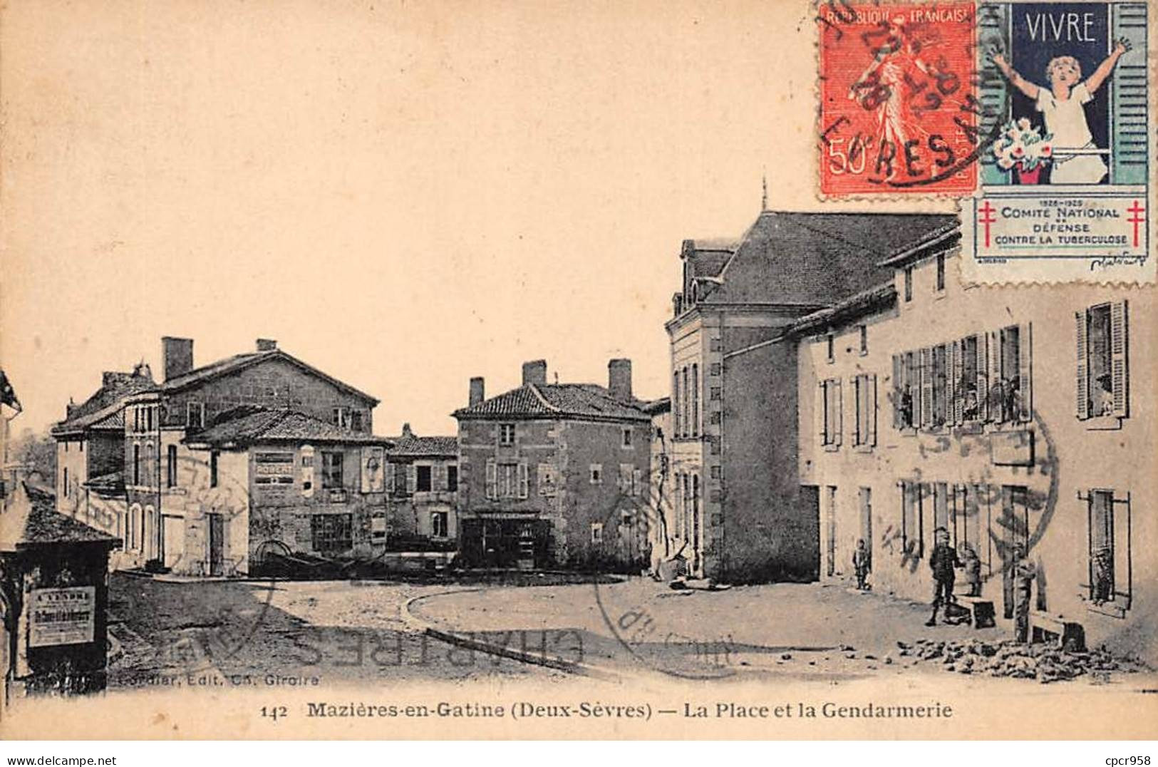 79 - MAZIERE EN GATINE - SAN67459 - La Place Et La Gendarmerie - Mazieres En Gatine