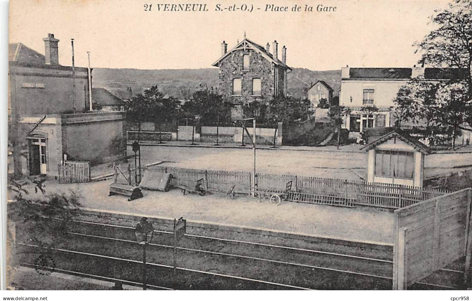 78 - VERNEUIL - SAN67443 - Place De La Gare - Verneuil Sur Seine