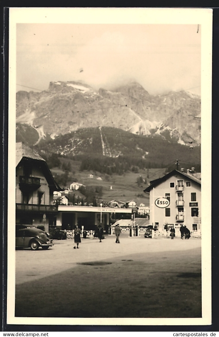 Cartolina Cortina, Ortspartie Mit Einer Esso-Tankstelle Und Einem VW Käfer  - Autres & Non Classés