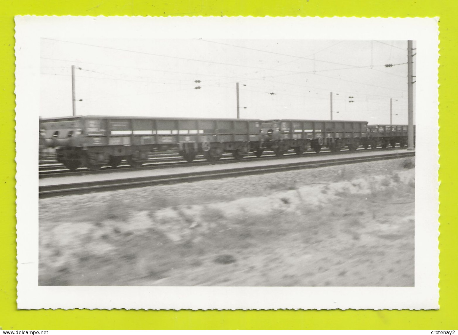 PHOTO Originale TRAIN Wagon Wagons Plats Spéciaux Avec Ranchers Ajourés Dans Les Années 60 - Eisenbahnen