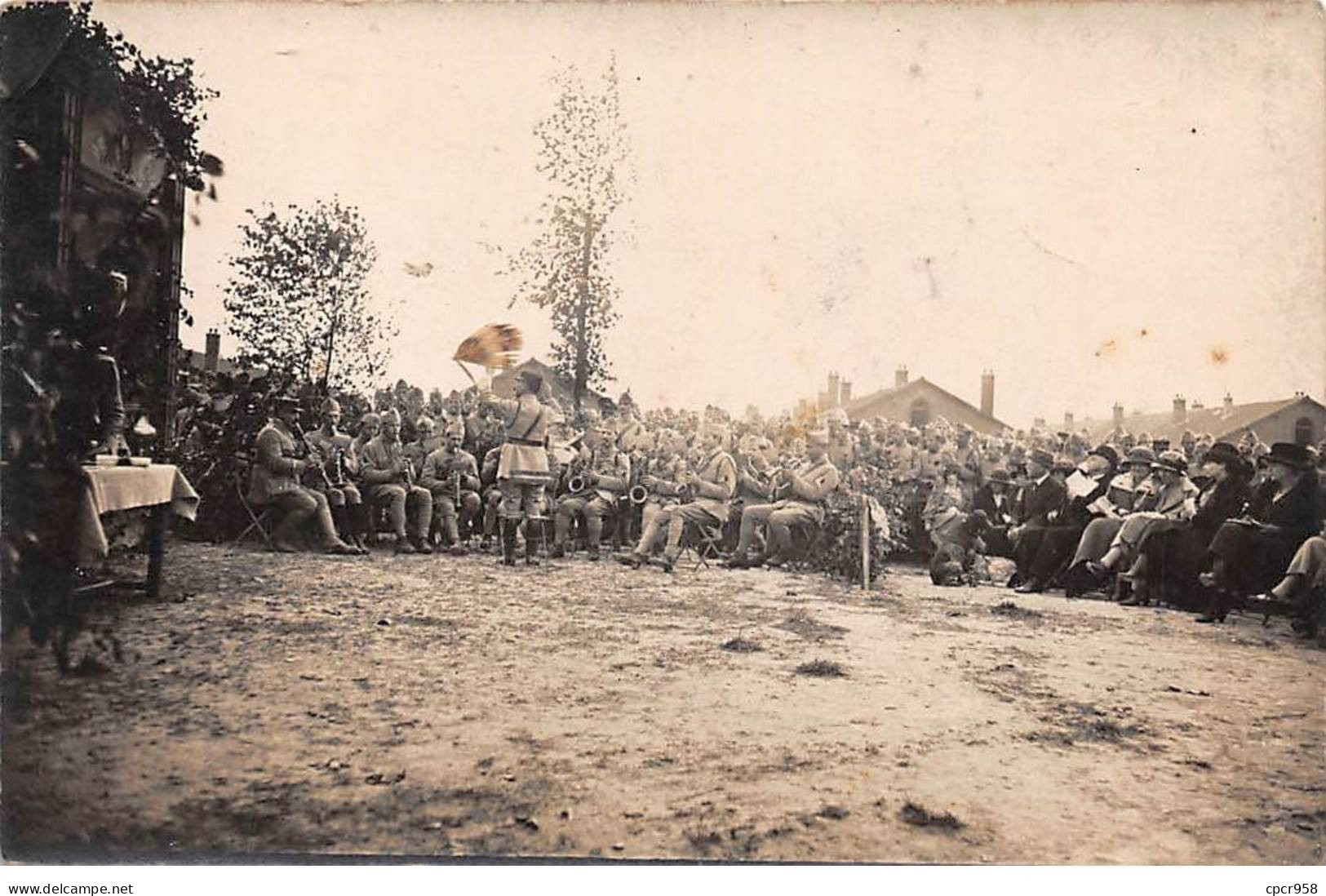 Militaire - N°88917 - Fanfare De Militaires Jouant De La Musique - Carte Photo à Localiser - Régiments