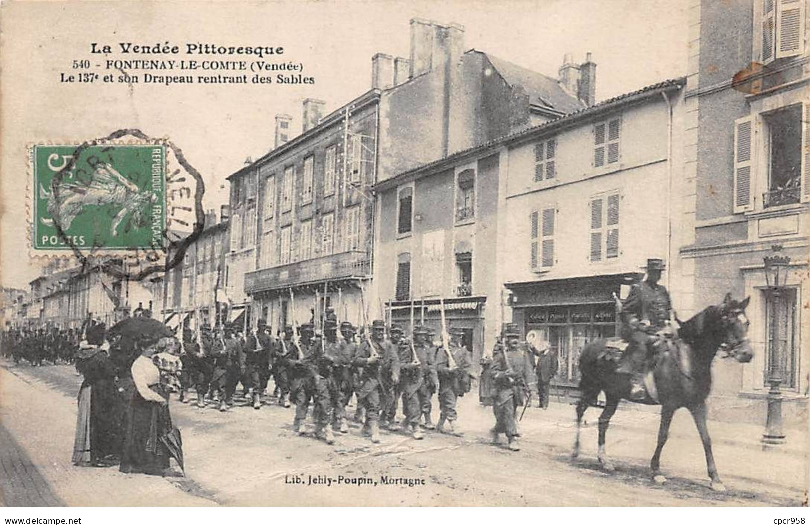 85 - FONTENAY LE COMTE - SAN67568 - Le 137e Et Son Drapeau Rentrant Des Sables - Pli - Fontenay Le Comte