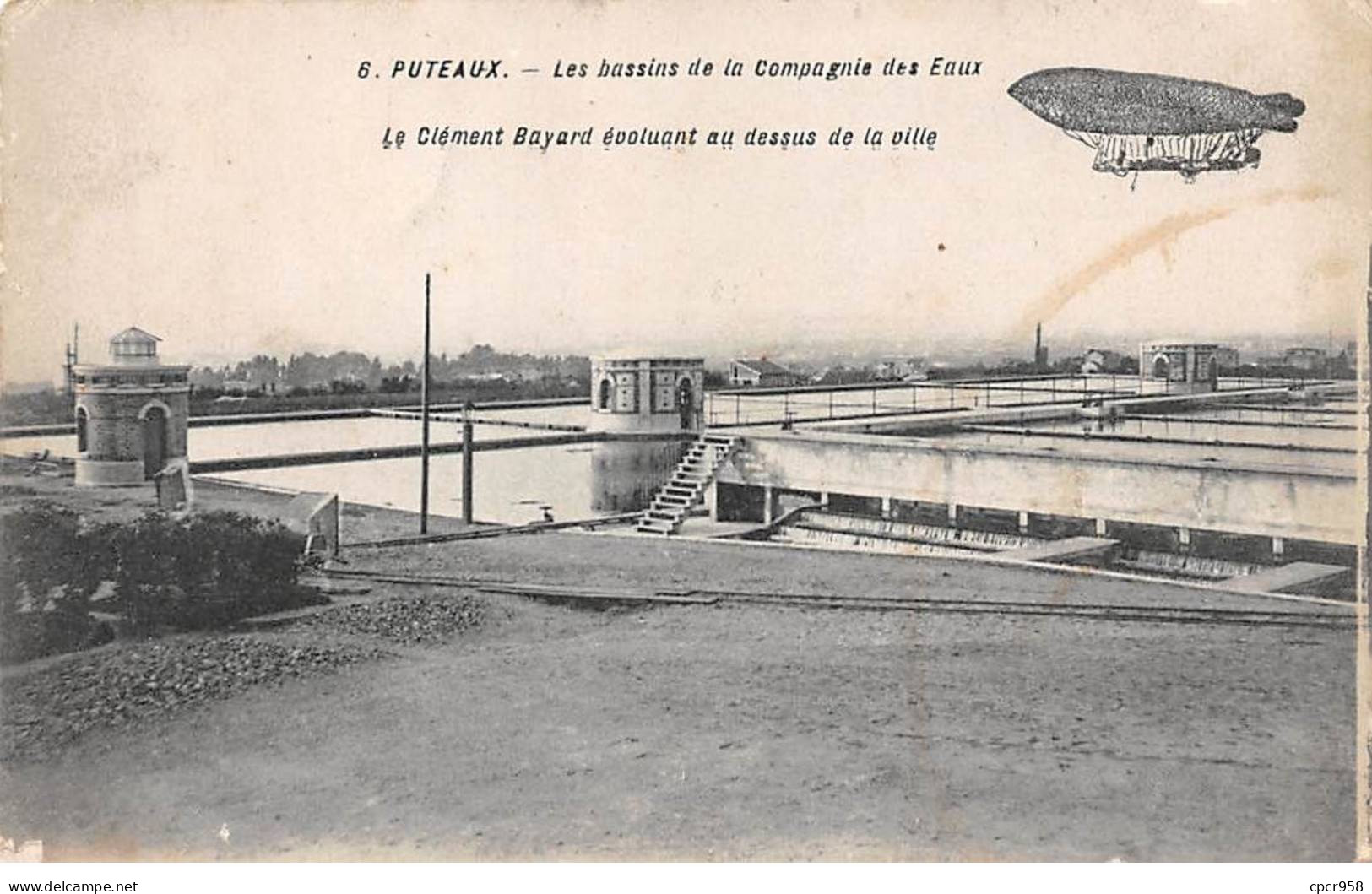 92 - PUTEAUX - SAN67664 - Les Bassins De La Compagnie Des Eaux - Le Clément évoluant Au Dessus De La Ville - Puteaux