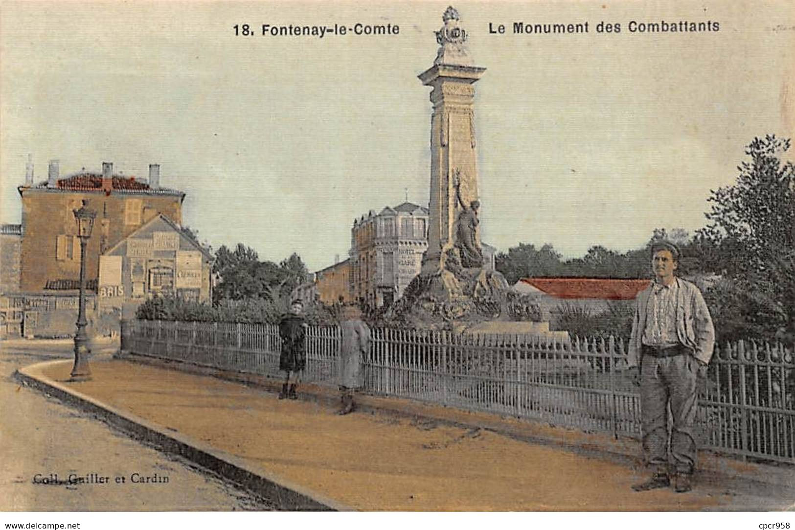 85 - FONTENAY LE COMTE - SAN67560 - Le Monument Des Combattants - Fontenay Le Comte